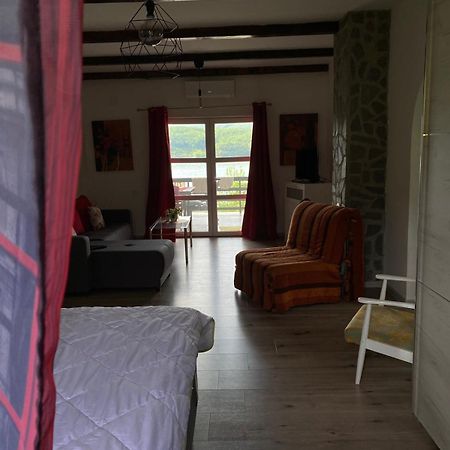 Tina Apartment Tekija  ภายนอก รูปภาพ