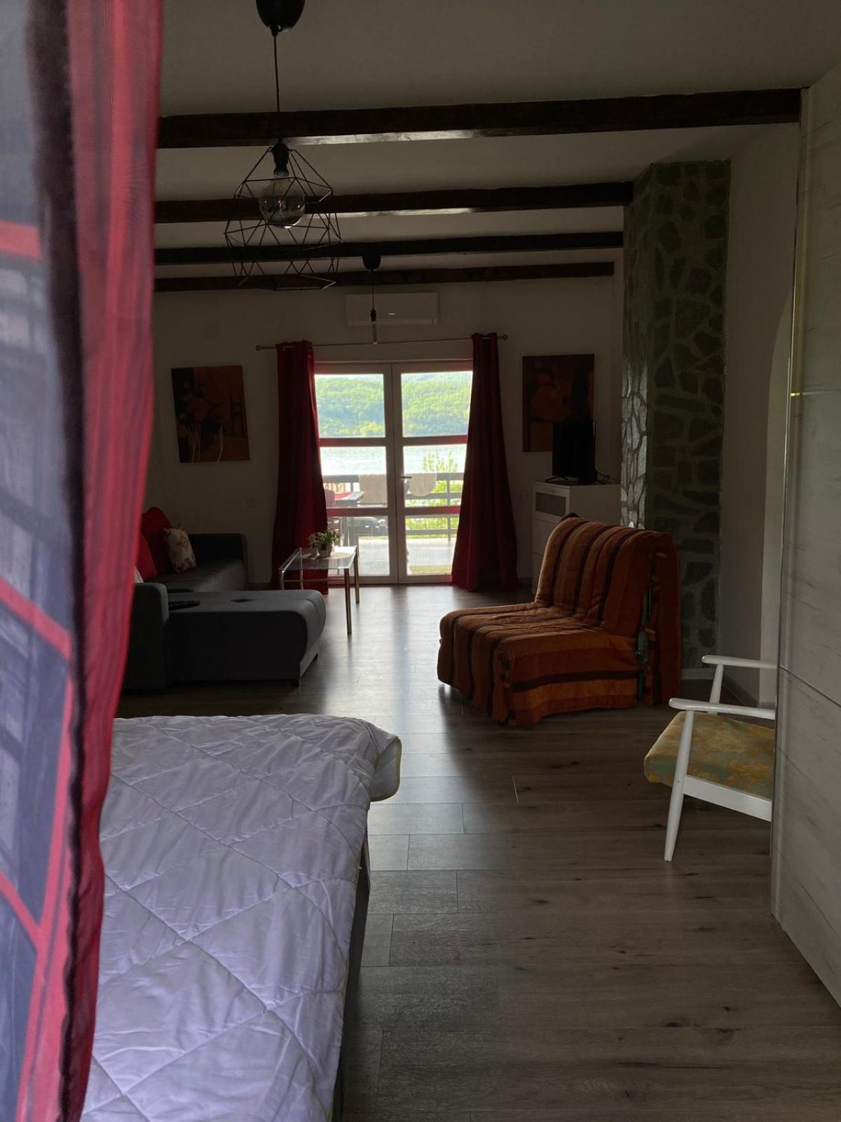 Tina Apartment Tekija  ภายนอก รูปภาพ