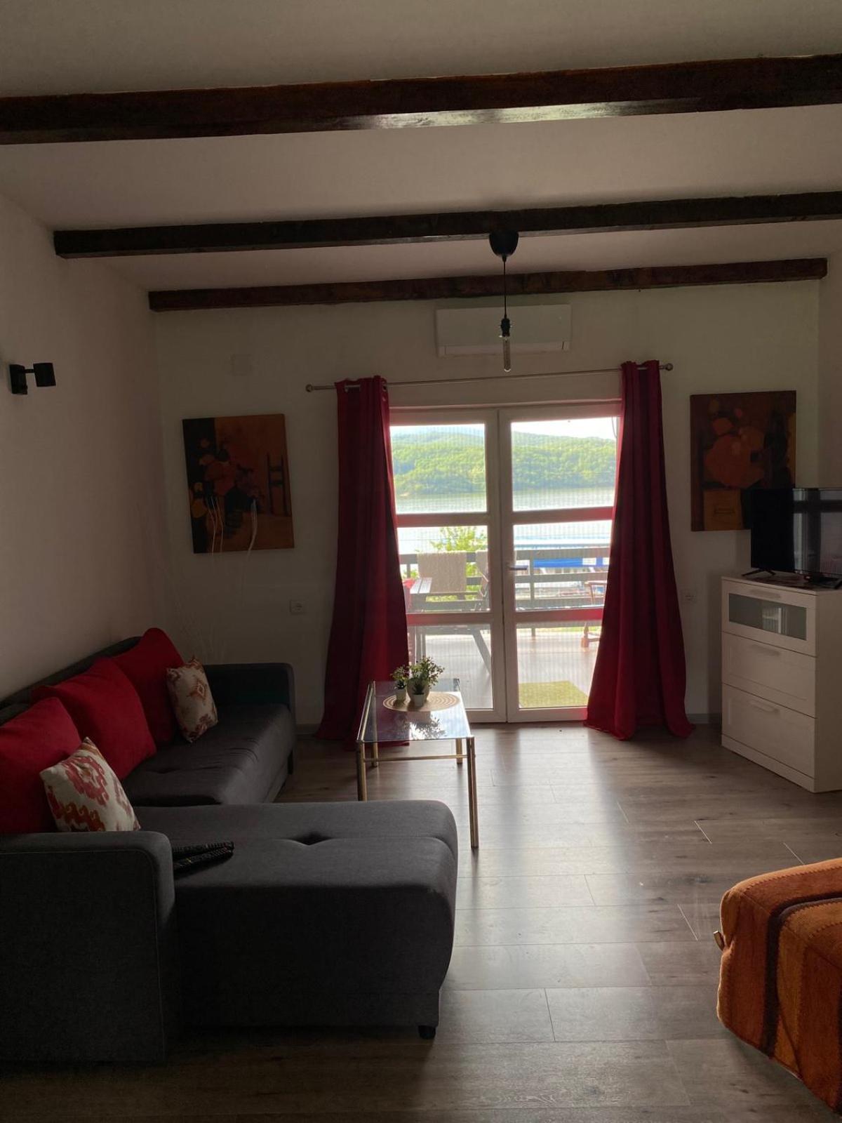 Tina Apartment Tekija  ภายนอก รูปภาพ